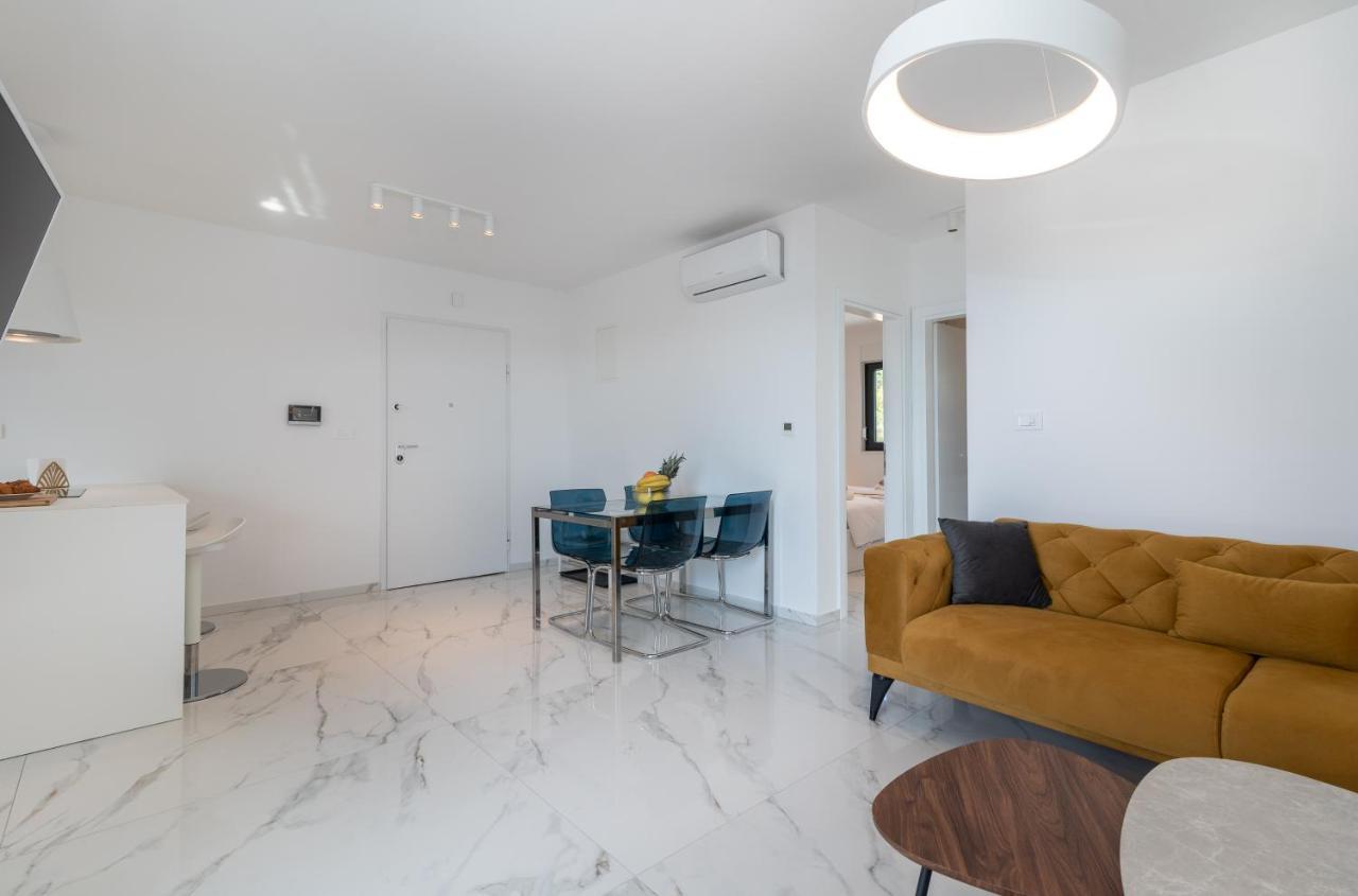 Lavender Tree - Luxury Apartments تروغير المظهر الخارجي الصورة