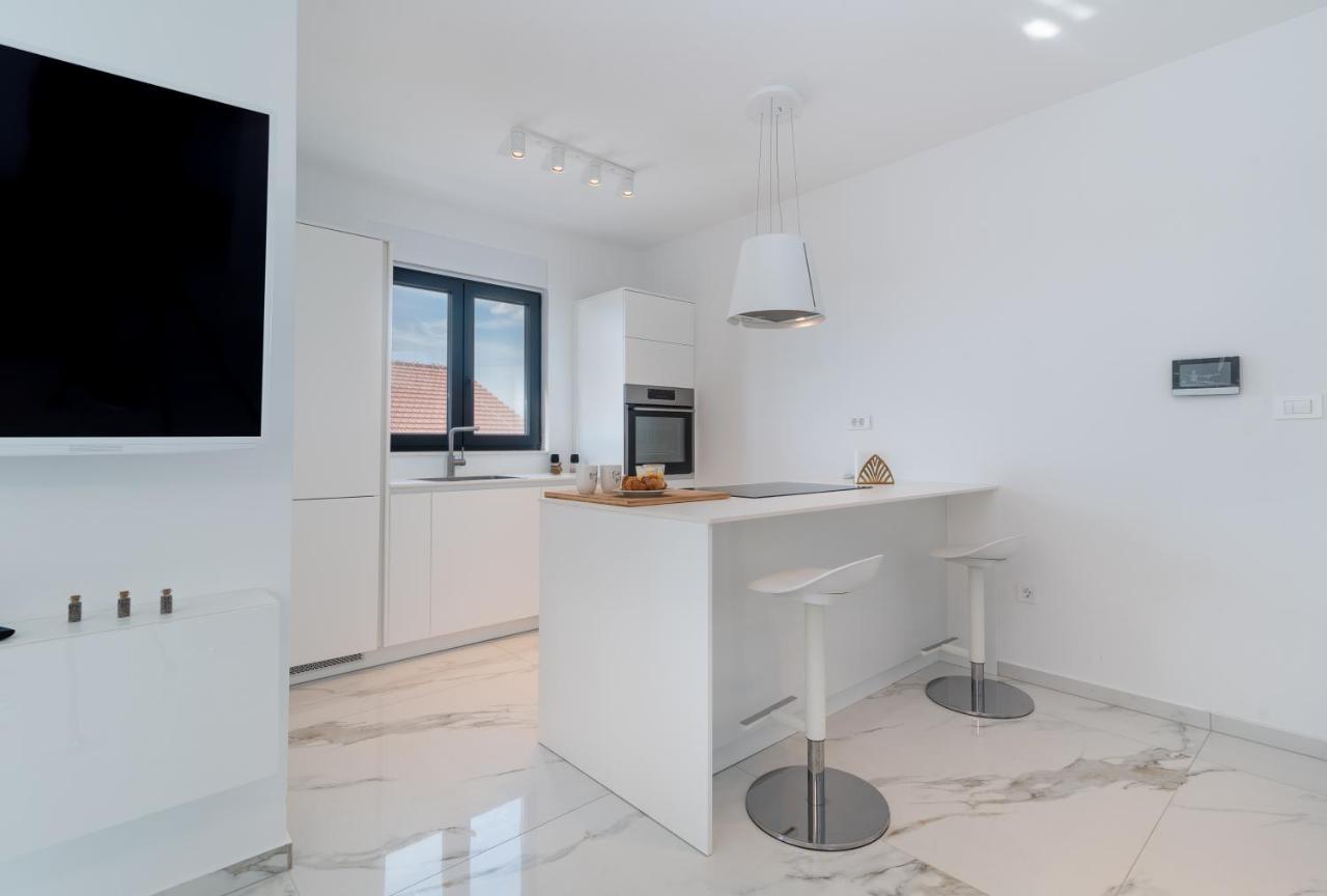 Lavender Tree - Luxury Apartments تروغير المظهر الخارجي الصورة